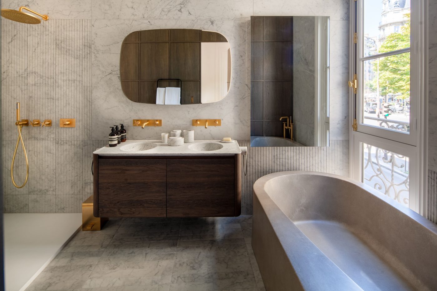Photo d'une salle de bain a hotel magnifique à Paris