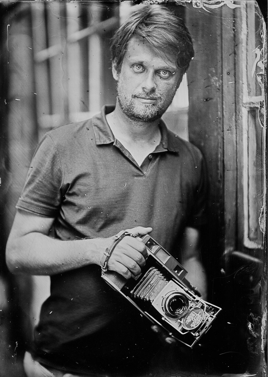 Moody black and white photo Silver Portrait Studio Cui Cui